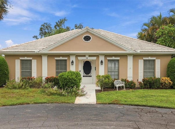 4 ANTIGUA Circle, ENGLEWOOD, FL 34223