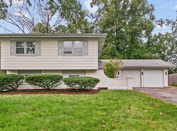 21W741 Huntington Road, Glen Ellyn, IL 60137