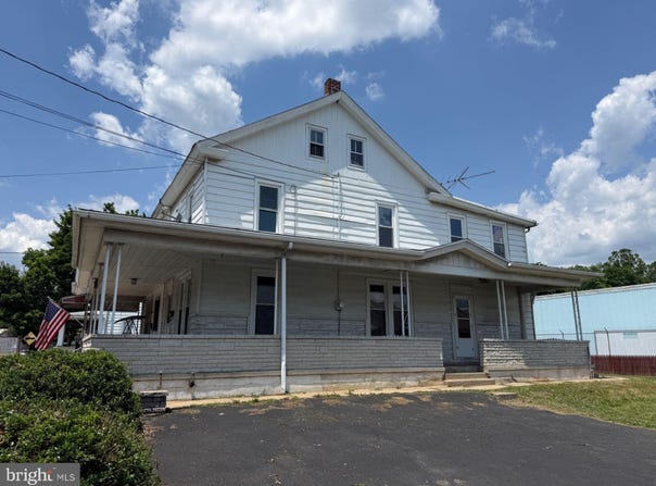 100 N TULPEHOCKEN Street, PINE GROVE, PA 17963