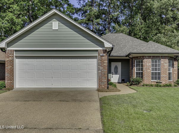 138 Chestnut Drive, Brandon, MS 39047