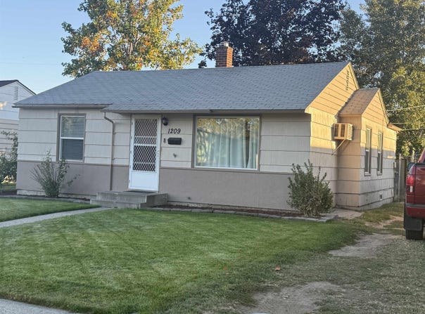 1209 W 1ST, Kennewick, WA 99336