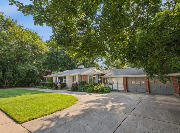 412 Dundee Avenue, Barrington, IL 60010