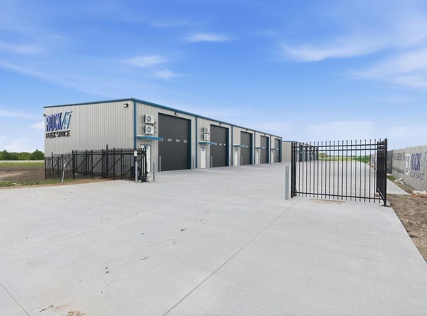4659 S Rock Rd, Derby, KS 67037-9406