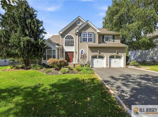 38 Maplehurst Lane, Piscataway, NJ 08854