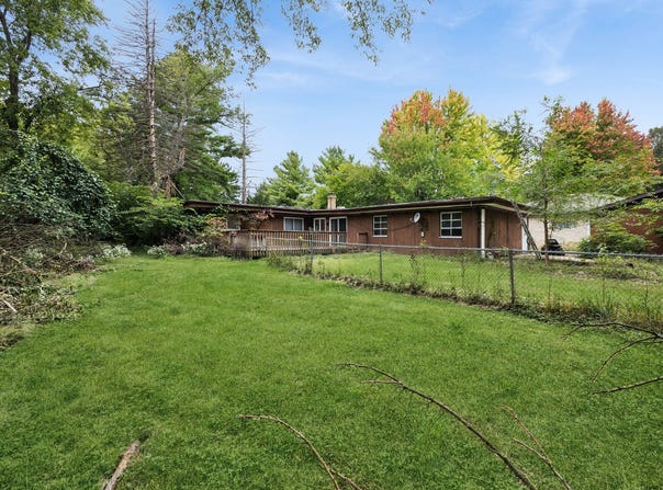 9041 Maple Avenue, Burr Ridge, IL 60527