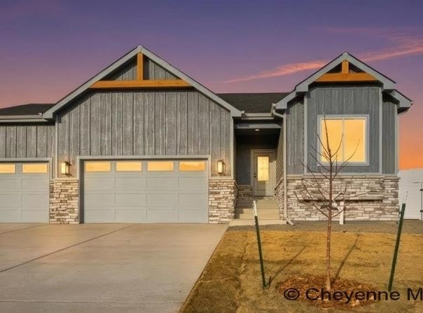 4015 FARTHING RD, Cheyenne, WY 82009