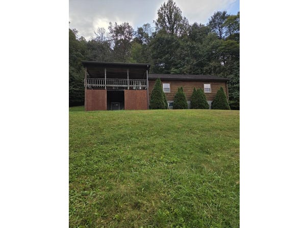 2133 Maple Fork Road, MT. HOPE, WV 25880