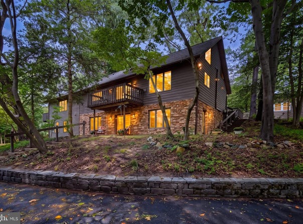 8208 EDWIN RAYNOR, PASADENA, MD 21122