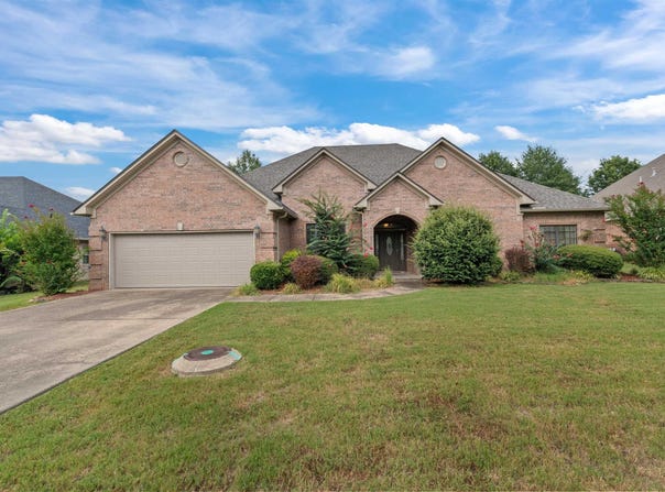 108 Bouriese Circle, Maumelle, AR 72113