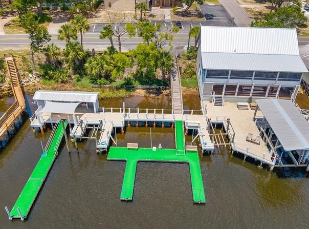 616 Riverside Dr, Steinhatchee, FL 32359