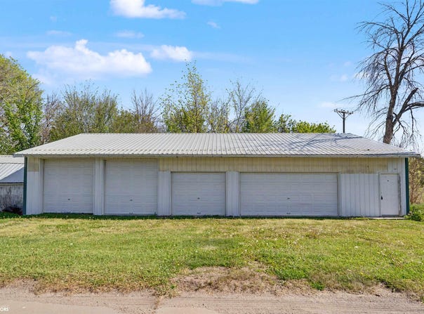 101 Front Street, Gladbrook, IA 50635