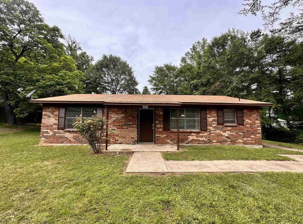 303 Crow St, Linden, TX 75563