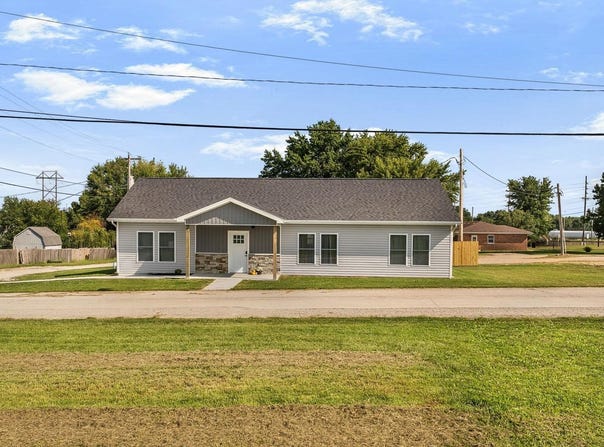 1202 Hillcrest Road, California, MO 65018