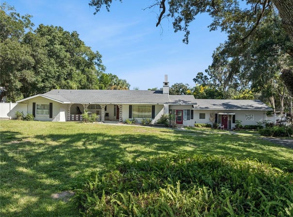 1505 E CROOKED LAKE Drive, EUSTIS, FL 32726