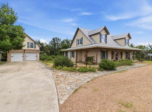 1275 Lacey Dr, Bandera, TX 78003