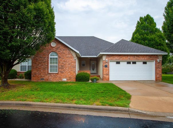 1396 N Sandy Creek Circle, Nixa, MO 65714