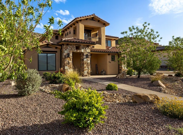385 E ENTRADA Dr, Virgin, UT 84779