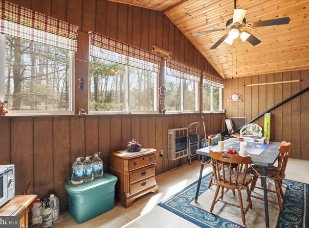 61 GROUSE Circle, LOST CITY, WV 26810