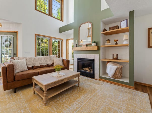 1812 Hunter Hill Road, Hudson, WI 54016