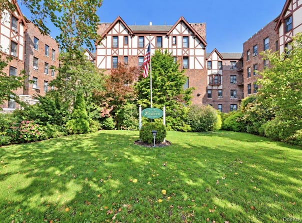 160-15 Powells Cove Blvd, Whitestone, NY 11357