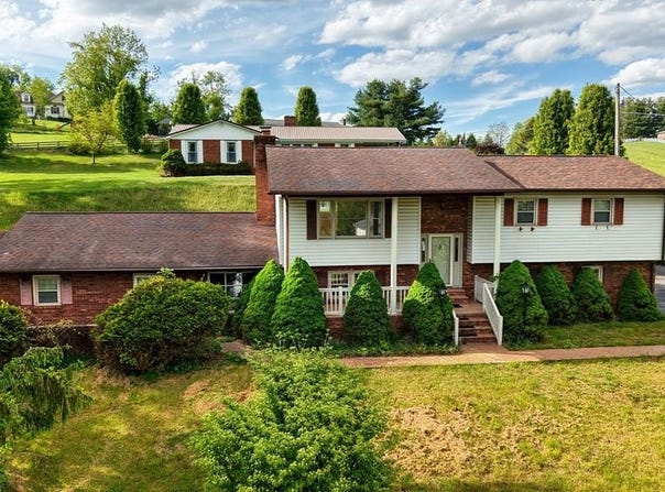 381 Pond St., Pounding Mill, VA 24637