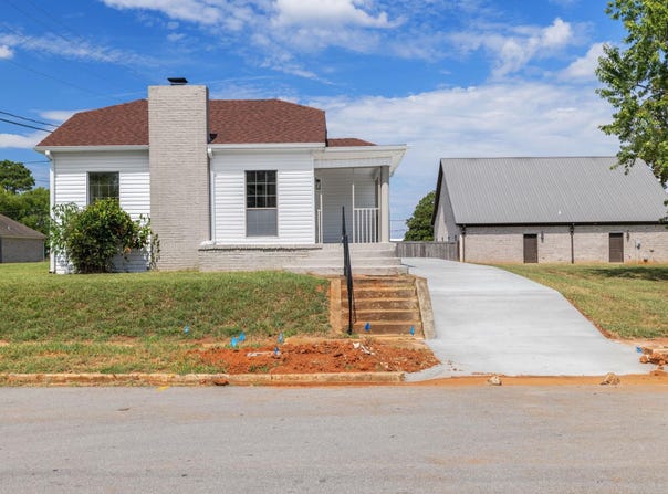 104 W Hollywood Ave, Muscle Shoals, AL 35661