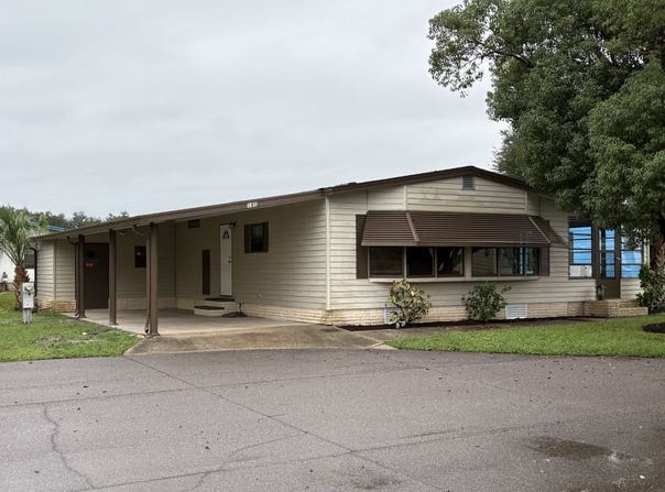180 Old Mill Dr, Plant City, FL 33565