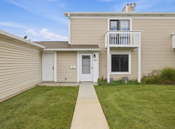 1590 Cornell Circle, Hoffman Estates, IL 60169