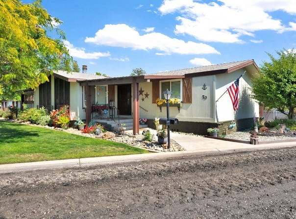 371 Bethel Ave, Sanger, CA 93657
