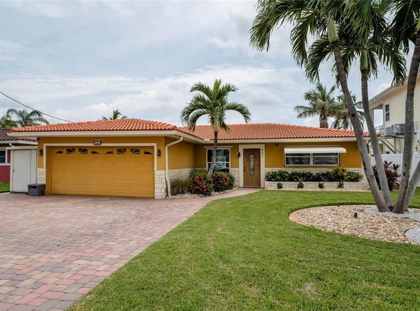 541 CRYSTAL Drive, MADEIRA BEACH, FL 33708