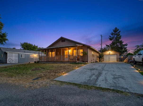 92 Jadwin Ave, Richland, WA 99352
