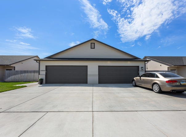 12055 / 12057 W Shadow Lakes St, Maize, KS 67205-5261