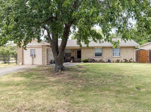 102 N Elk Dr, Cache, OK