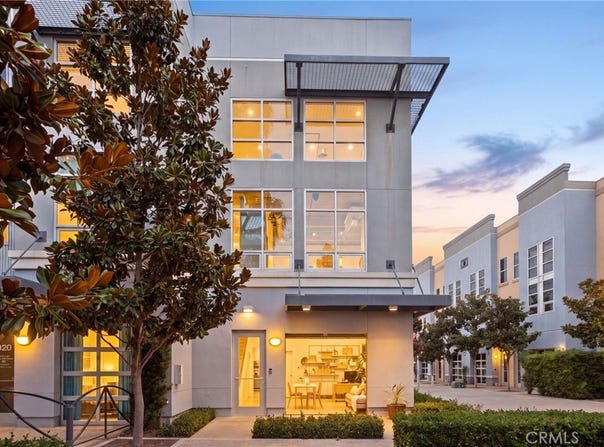 918 E Civic Center, Santa Ana, CA 92701