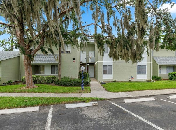 568 FAIRWAYS Circle, OCALA, FL 34472
