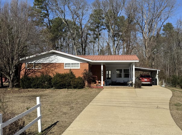 15 Montgomery St, Belmont, MS 38827