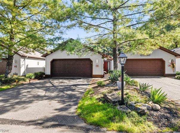 52 Pinewood Drive, Medina, OH 44256
