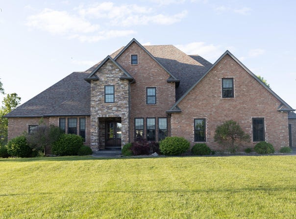 814 LOCKPORT Dr, CENTRALIA, MO 65240