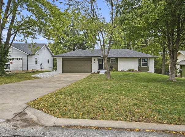 103 E Horseshoe Drive, Nixa, MO 65714