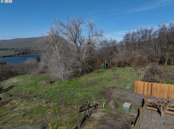 8176 STATE ROUTE 14, Lyle, WA 98635