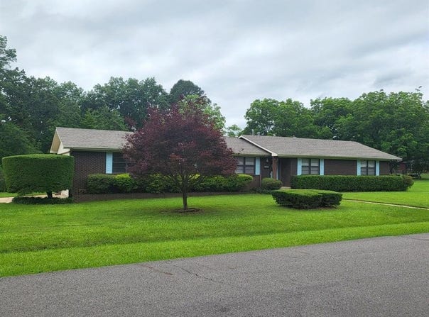 42 thompson, Clarksville, AR 72830