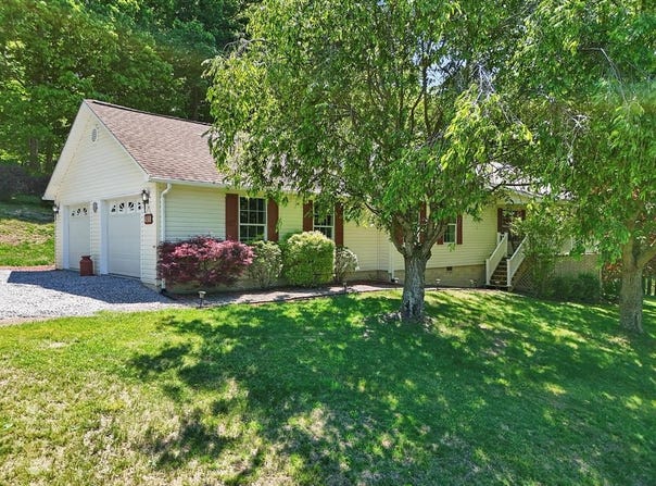 915 Keller Ln, Marion, VA 24354
