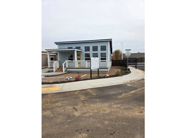 946 SE 10th St, Madras, OR 97741