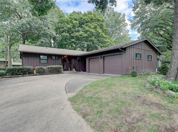 5916 W 78TH Street, Prairie Village, KS 66208