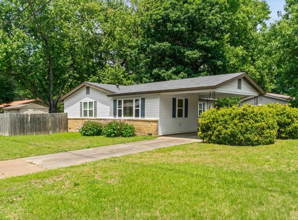 907 Merritt Street, Searcy, AR 72143