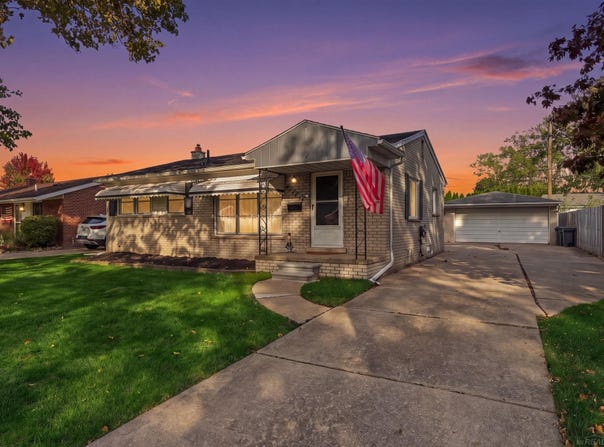 29918 Manhattan Street, Saint Clair Shores, MI 48082