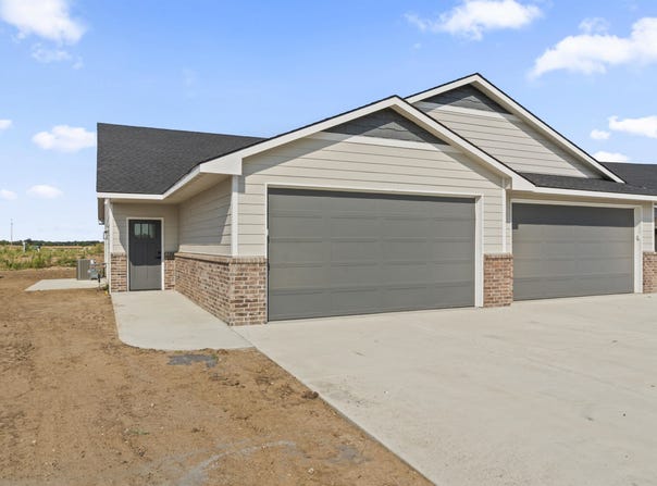 2795 S CEDAR CREST ST, Wichita, KS 67215