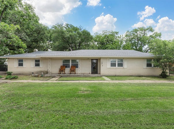 631 N Robinson Drive, Robinson, TX 76706