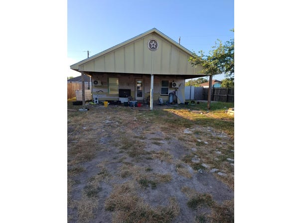 102 Sunflower Rd, Dale, TX 78616