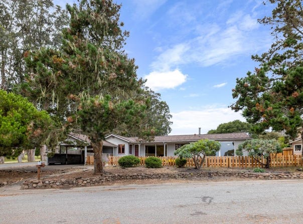 865 Crest AVE, PACIFIC GROVE, CA 93950